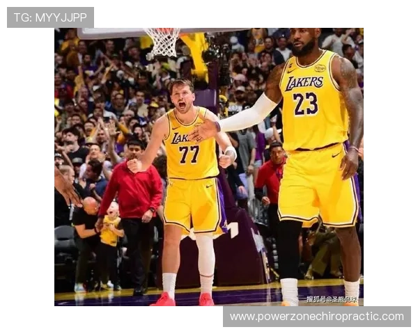 安东尼·戴维斯内线高效挡拆拉开空间提升湖人攻防转换效率